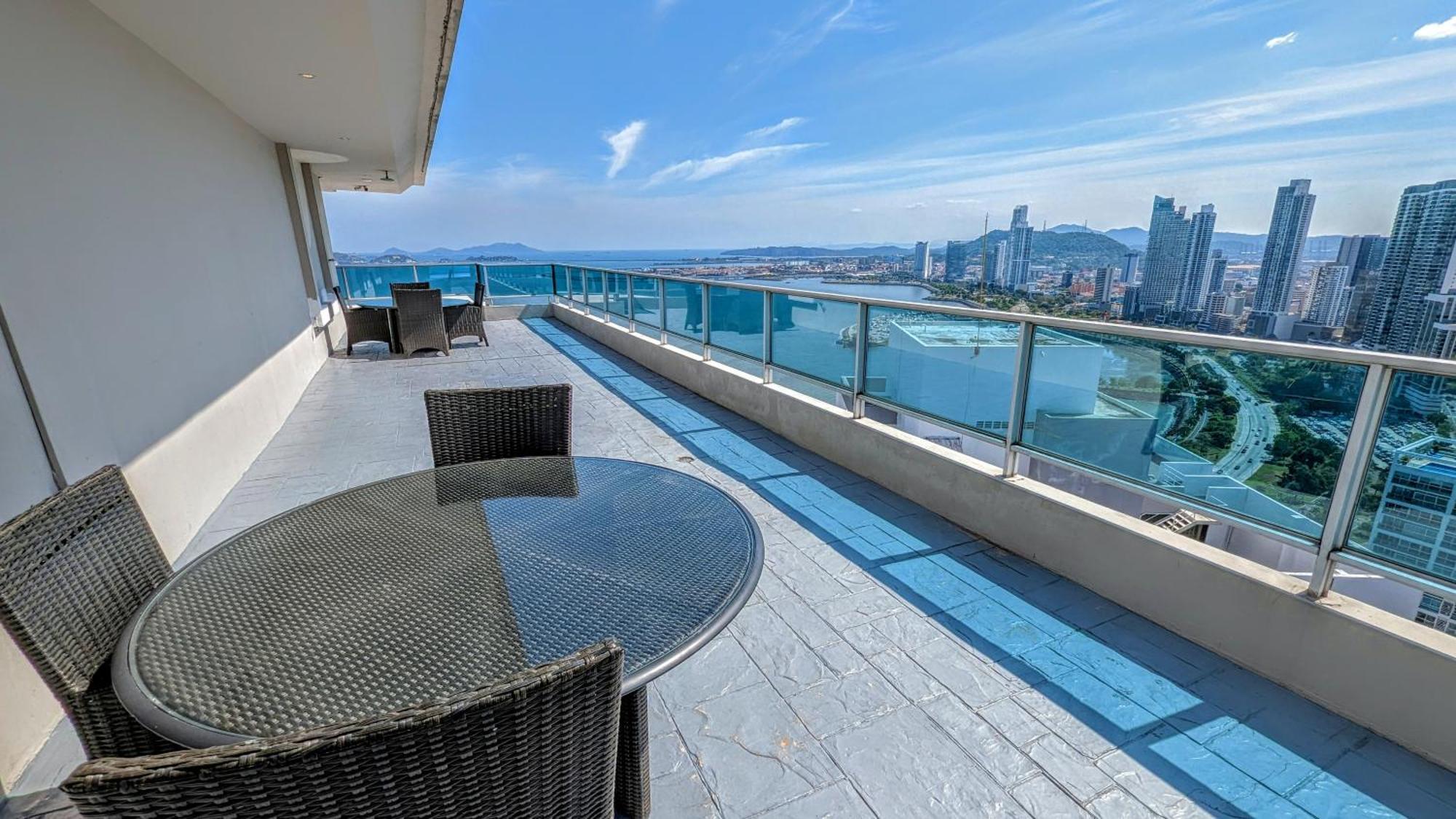 Yc 3602 L Apartamento 2Br En Av Balboa Kota Panama Bagian luar foto